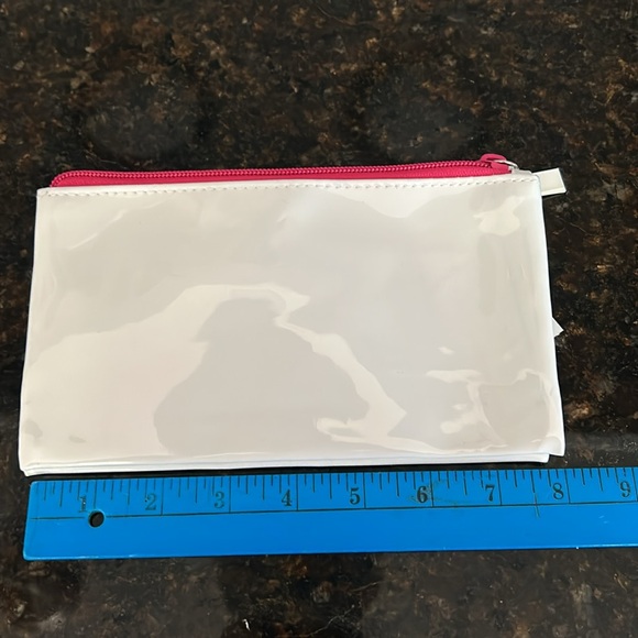 Saks fifth Avenue faux patent leather make up bag trio, white/pink zippers - Picture 5 of 6
